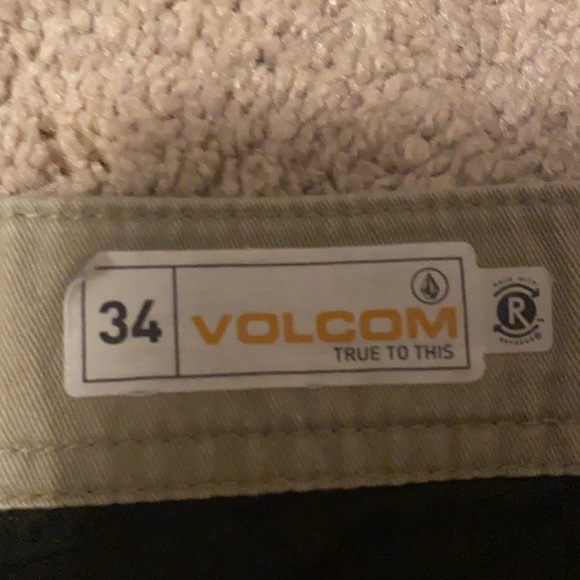 VOLCOM SHORTS - Picture 2 of 4